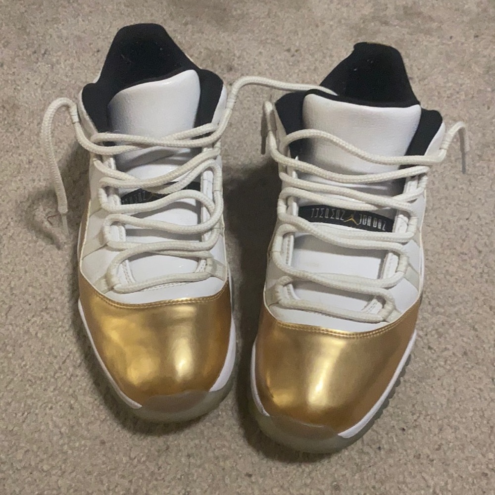 Gold low Jordan 11